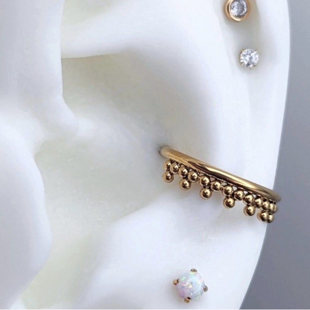 Conch Hoop Clicker Tribead clusters 10mm 16g NEW Pvd Gold